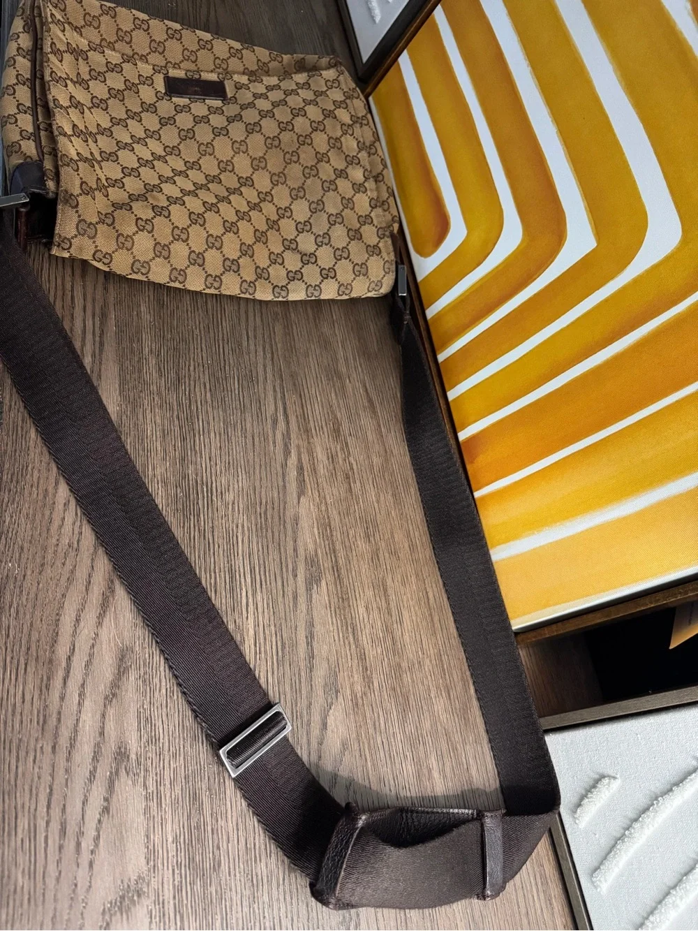 Authentic Gucci GG Canvas Messenger Crossbody Bag Beige Brown